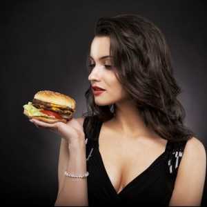 Cauza cancerului de san poate fi un hamburger!