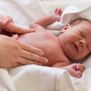 Cum de a ajuta cu nou-născut flatulență?